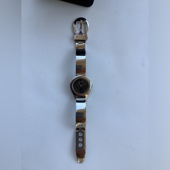 Ladies GUCCI buckle bangle dress watch ❤️❤️ - Picture 1 of 12